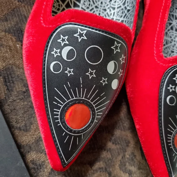 Red Velvet Ouija Planchettes Flat Shoes - Picture 3 of 7